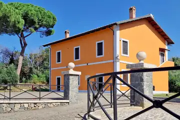 Casale del Lupo, casale o tenuta a Monte Compatri